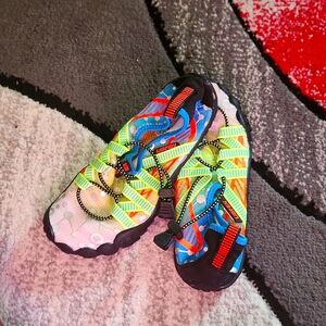 Kids beach/water shoes size 1